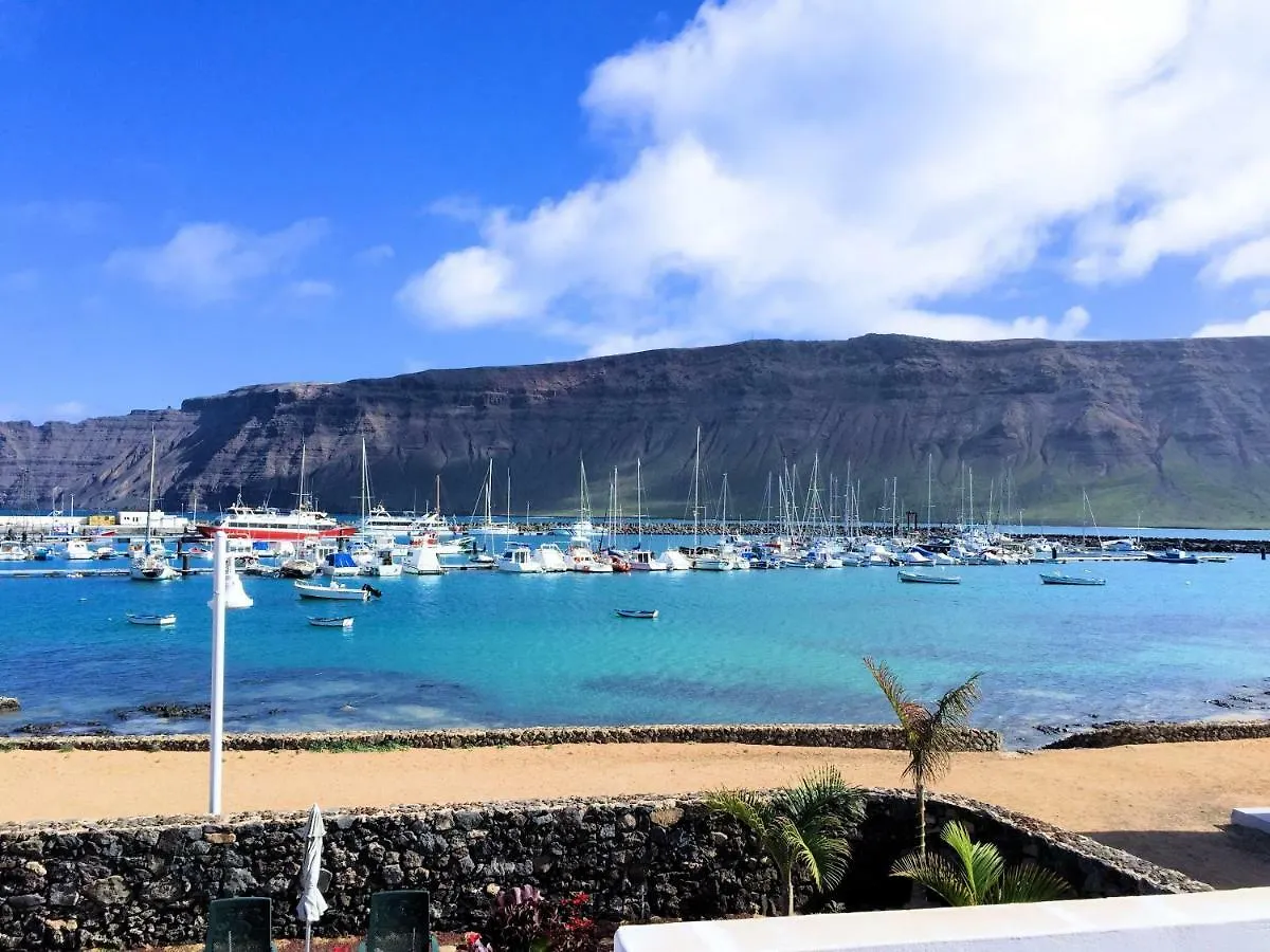 La Graciosa Magnolia Evita Beach, Frente Mar Caleta de Sebo 0*,  Spain